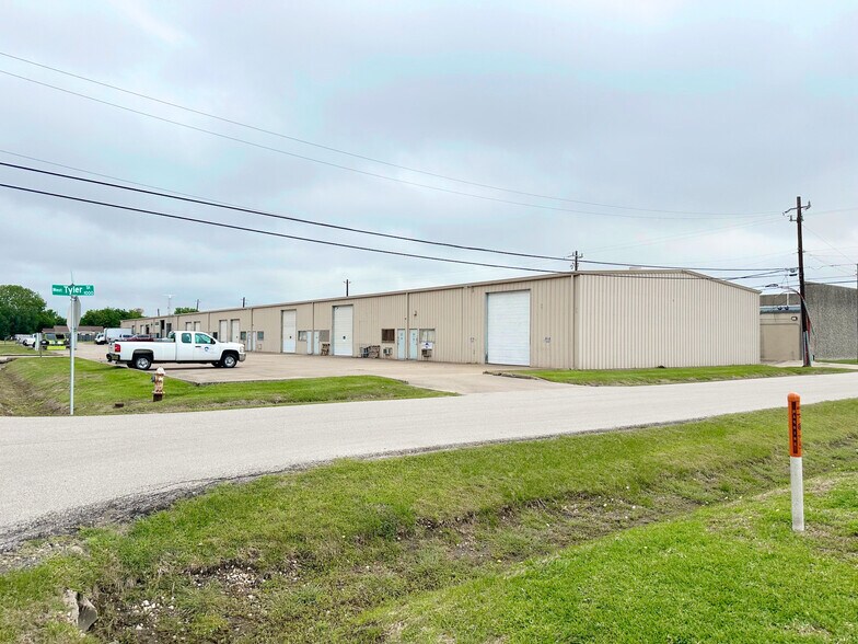 More Photos Of 400 N 11th St, La Porte Unknown For Lease