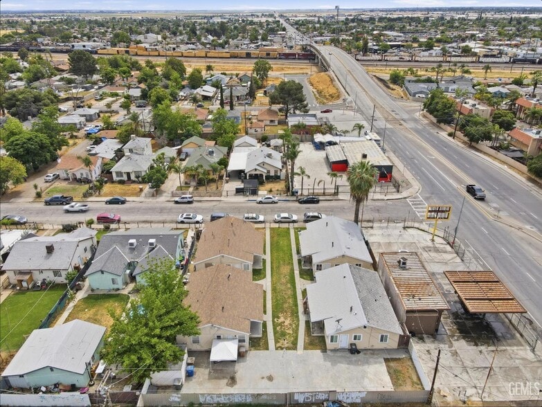 More Photos Of 2212 Lake St, Bakersfield Apartments For Sale