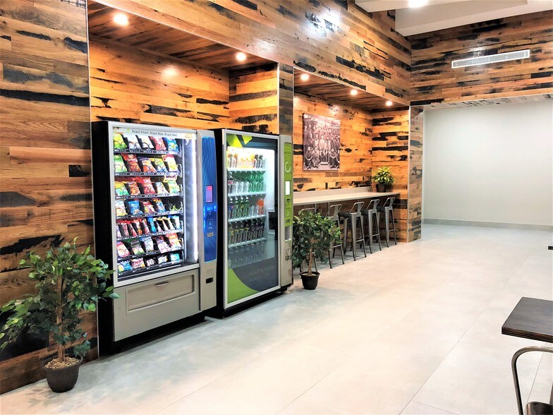 More Photos Of 4825 Metropolitan Ave, Ridgewood Loft Creative Space For Lease