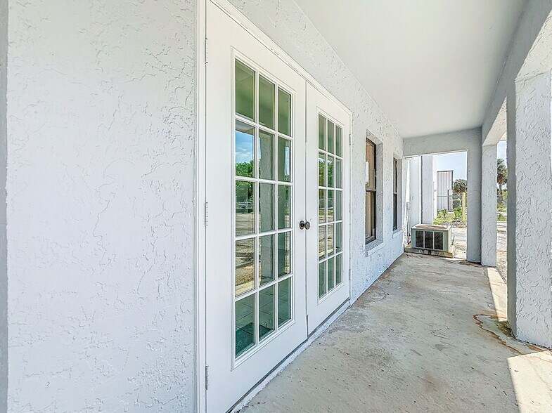More Photos Of 5524 Independence Ct, Punta Gorda Warehouse For Sale