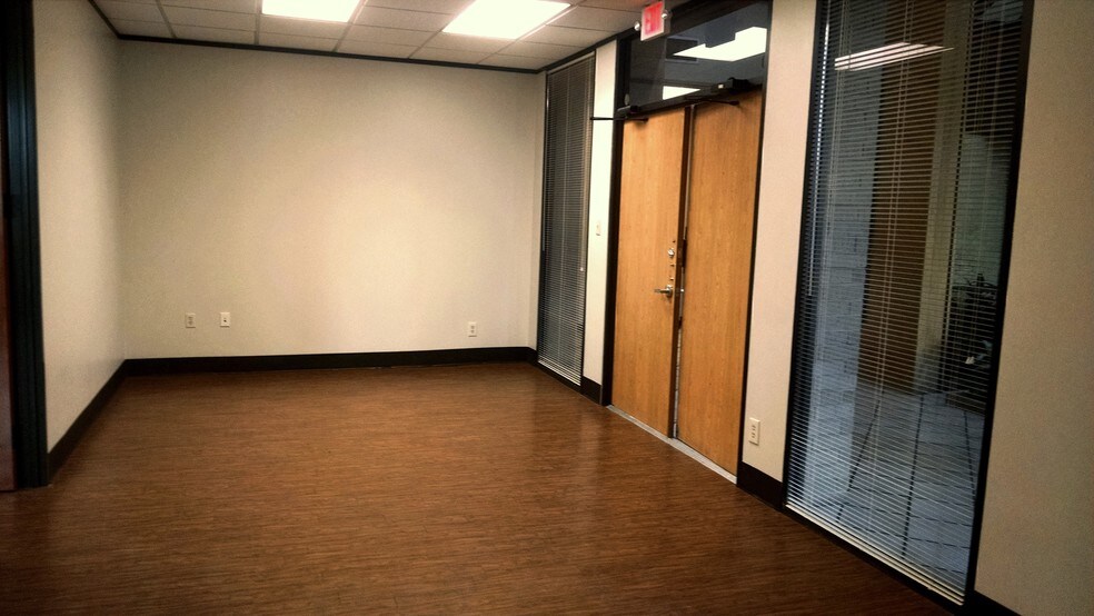 More Photos Of 6701 Pinemont Dr, Houston Office For Lease