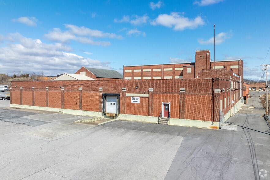 More Photos Of 305 W Commerce St, Chambersburg Industrial For Sale