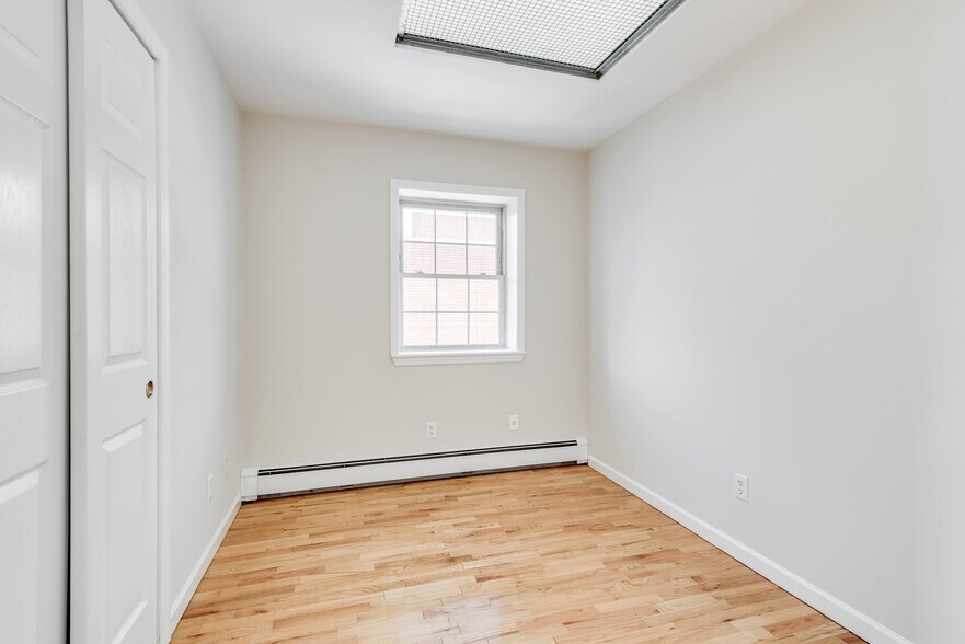 More Photos Of 10430 39th Ave, Corona Apartments For Sale