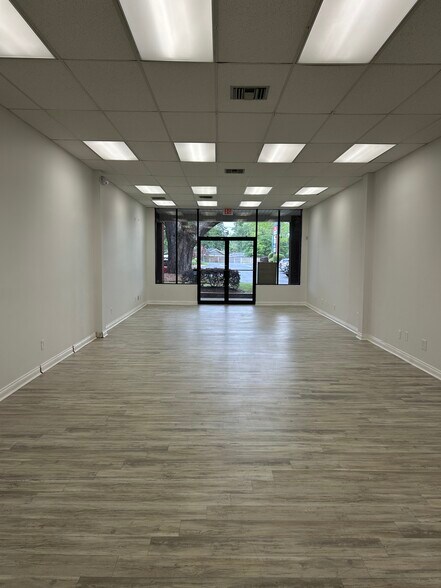 More Photos Of 6207 Cottage Hill Rd, Mobile Storefront Retail Office For Lease