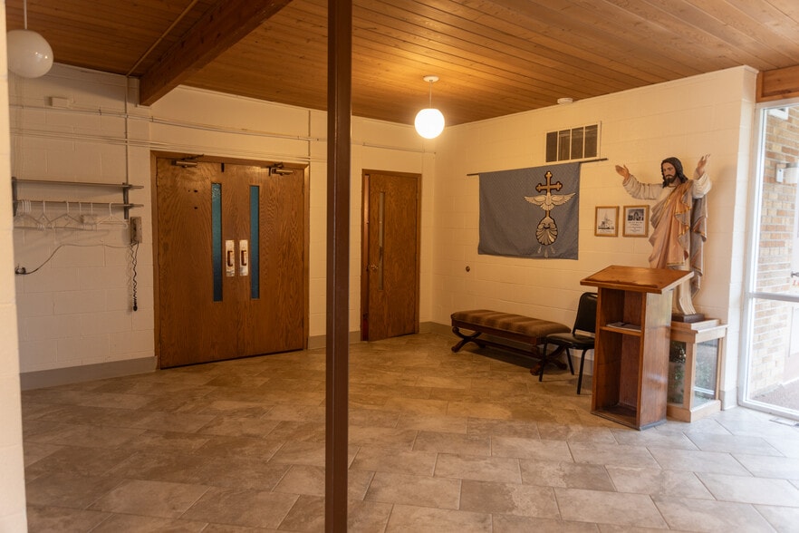 More Photos Of 381 H St, Hampton Religious Facility For Sale