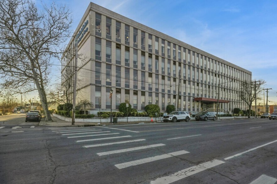 More Photos Of 444 Merrick Rd, Lynbrook Medical For Lease