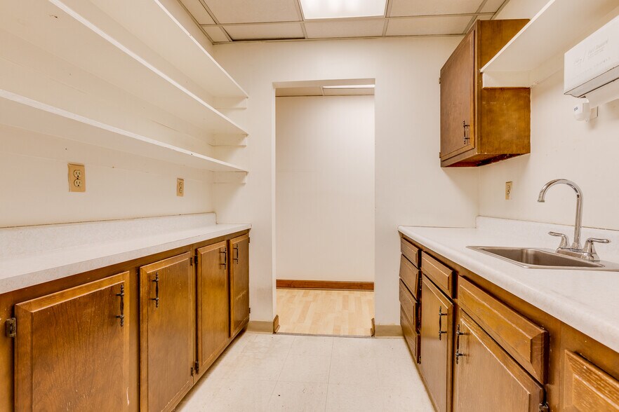 More Photos Of 6300 Forward Ave, Pittsburgh Storefront Retail Residential For Lease