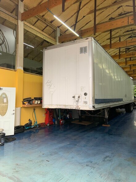 More Photos Of 142 S Segrave St, Daytona Beach Manufacturing For Sale