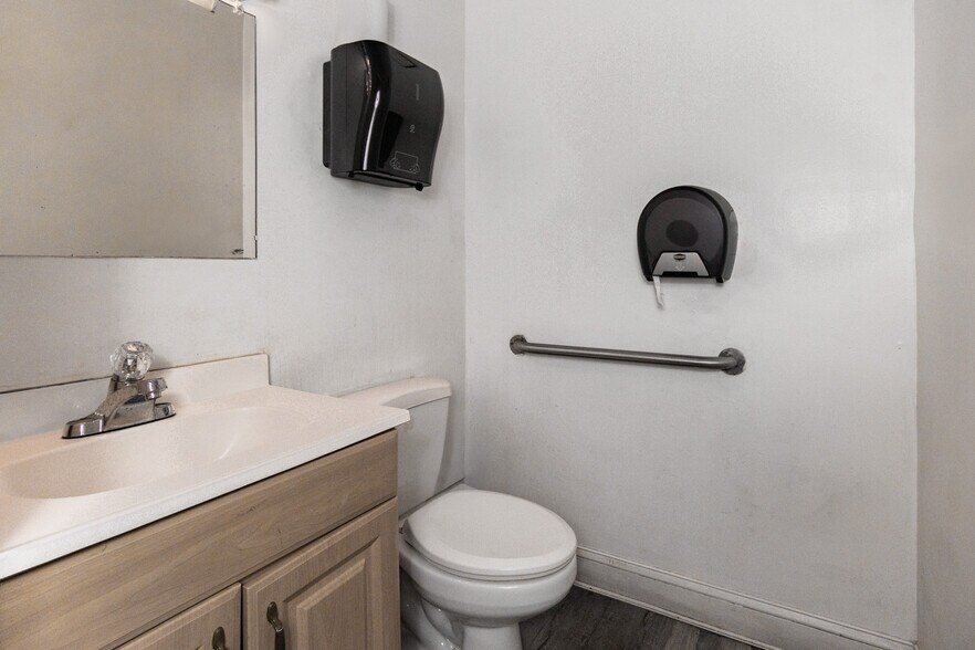 More Photos Of 3317-3347 NW 74th Ave, Miami Warehouse For Sale