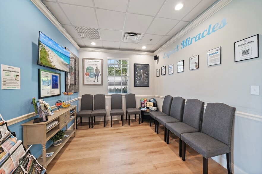 More Photos Of 5652-5654 Marquesas Cir, Sarasota Office For Lease