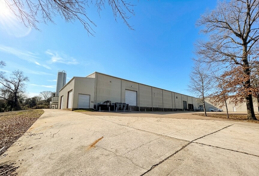 More Photos Of 130 Coby Dr, Magee Manufacturing For Lease