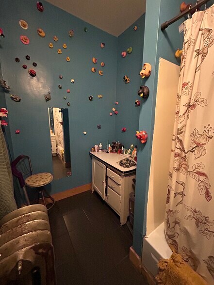 More Photos Of 2620 W Evergreen Ave, Chicago Apartments For Sale