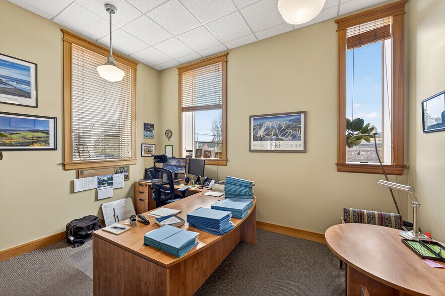 More Photos Of 700 E 1st St, Newberg Storefront Retail Residential For Sale