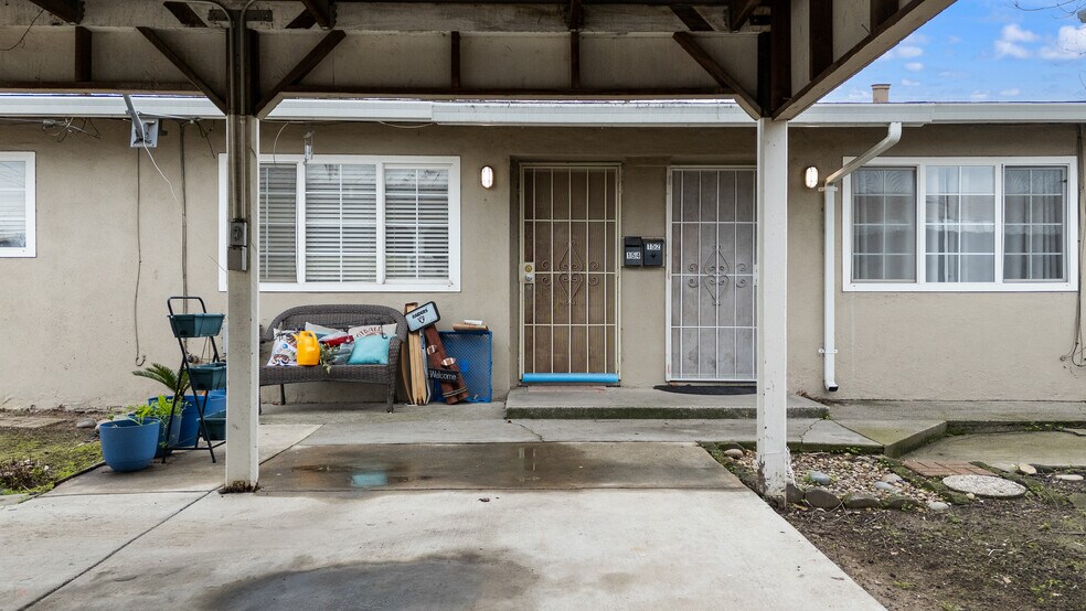 More Photos Of 150 N Acacia Ave, Ripon Multifamily For Sale