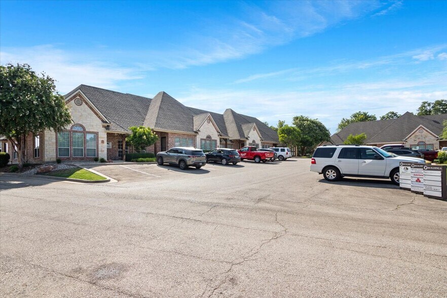 More Photos Of 1000 State Highway 6, Woodway Medical For Lease