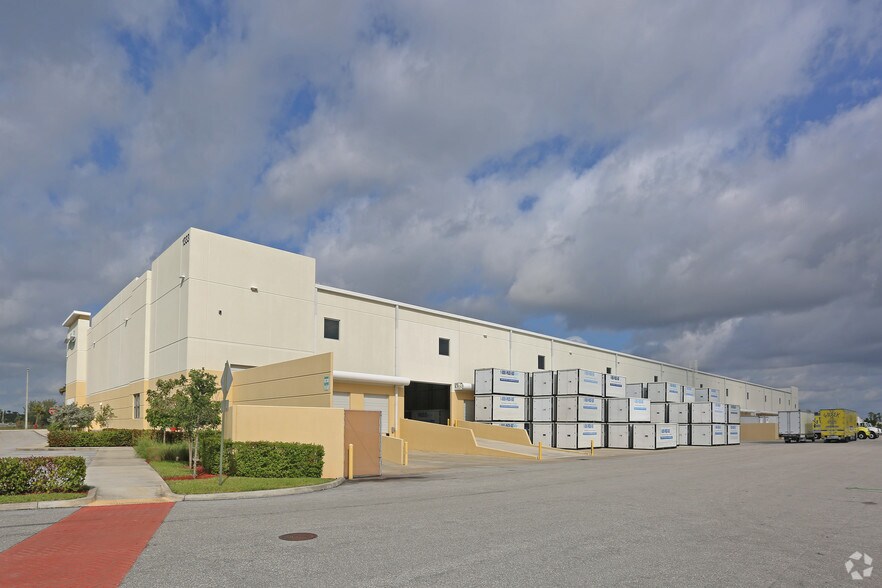 More Photos Of 1315 N Jog, West Palm Beach Distribution For Lease