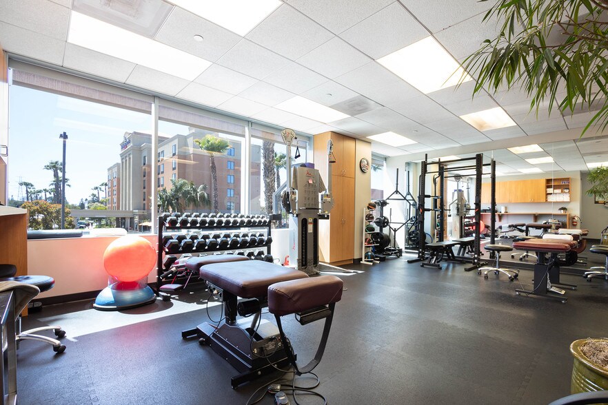 More Photos Of 14650 Aviation Blvd, Hawthorne Medical For Lease