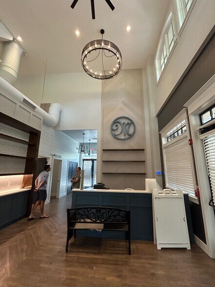 More Photos Of 250-254 N Sycamore St, Newtown Freestanding For Lease