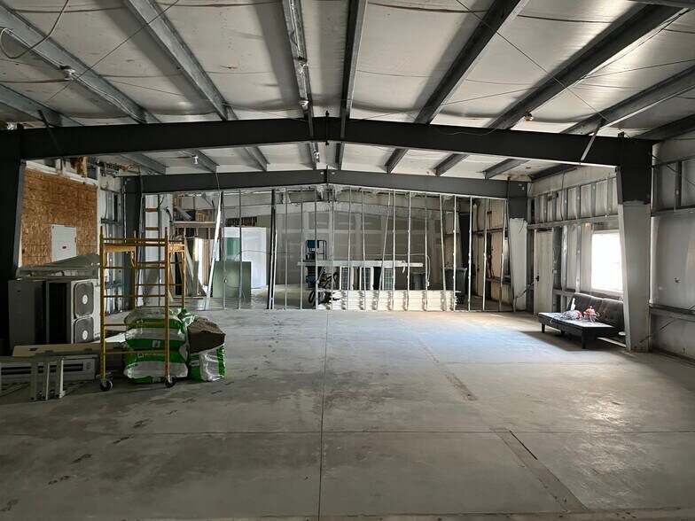 More Photos Of 11 October Rd, Naples Manufacturing For Lease