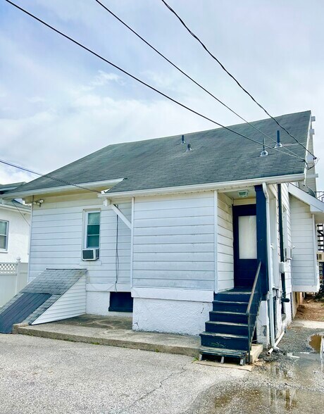 More Photos Of 5904 Harford Rd, Baltimore Office Residential For Sale