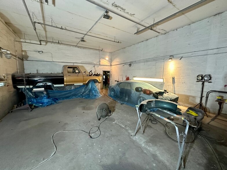 More Photos Of 1002 SE 9th St, Cape Coral Service For Sale