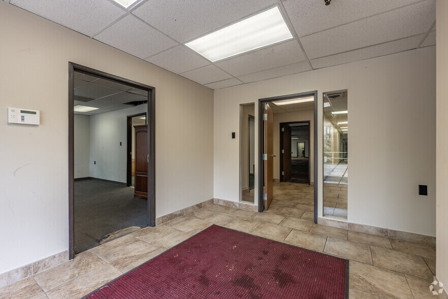 More Photos Of 500 N Bell Ave, Carnegie Warehouse For Lease