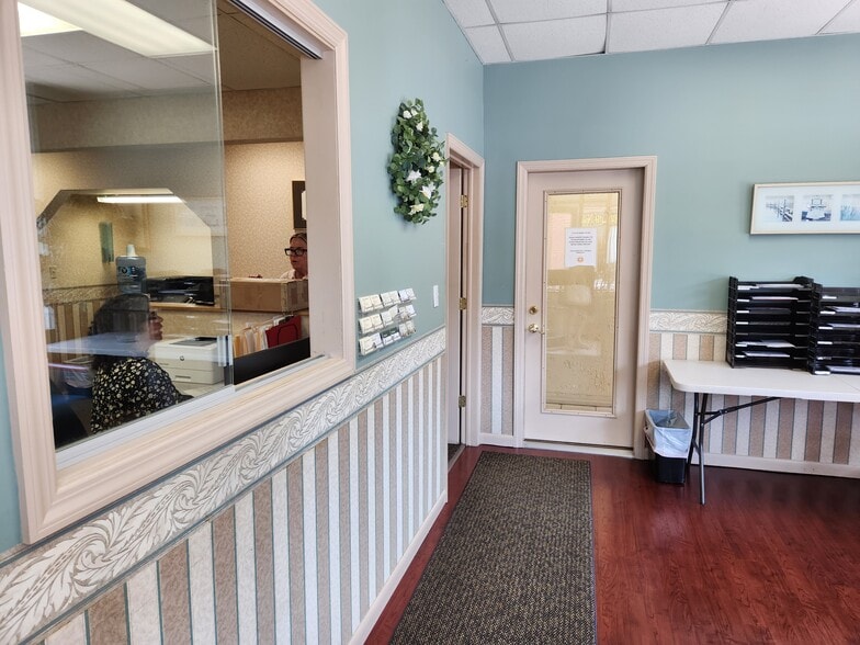 More Photos Of 21-27 Merrick Ave, Merrick Storefront Retail Office For Lease