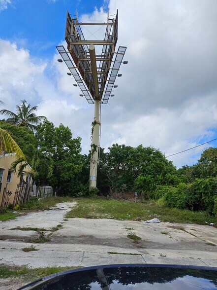 More Photos Of 321 NW 37th St, Miami Land For Sale
