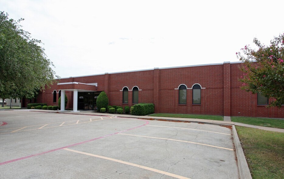 More Photos Of 6705 Heritage Pkwy, Rockwall Unknown For Lease