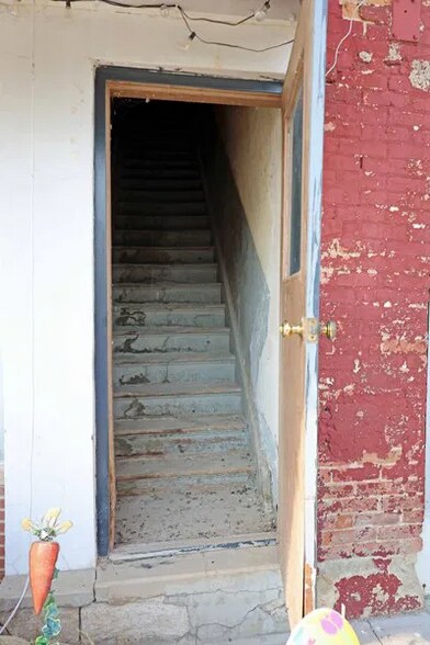 More Photos Of 632 6th St, Pawnee City Storefront For Sale