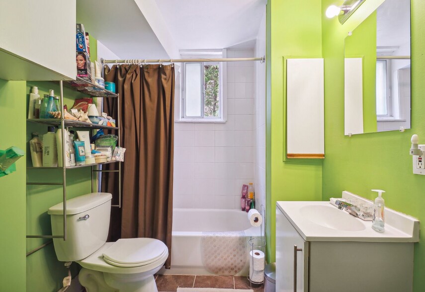 More Photos Of 459 Boul La Fayette, Longueuil Apartments For Sale