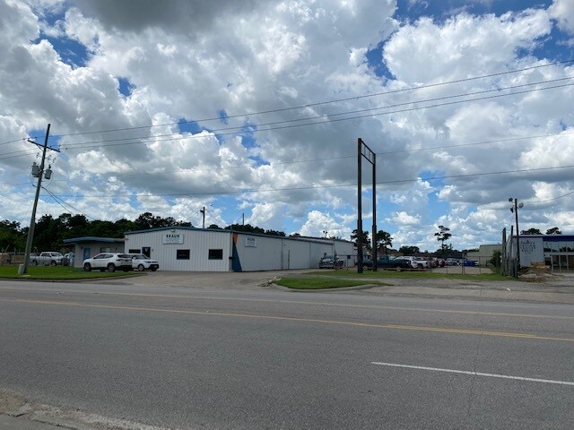 More Photos Of 4770 Washington Blvd, Beaumont Light Distribution For Lease