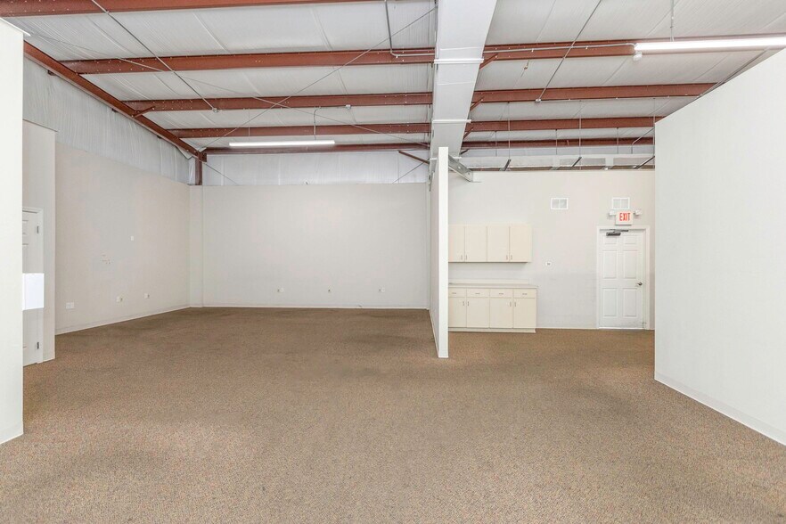 More Photos Of 16547 US Highway 19, Hudson Showroom For Lease