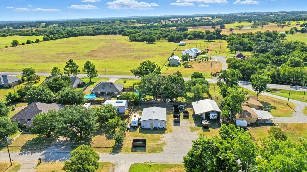 More Photos Of 104 Yuma Street, Lipan Warehouse For Sale