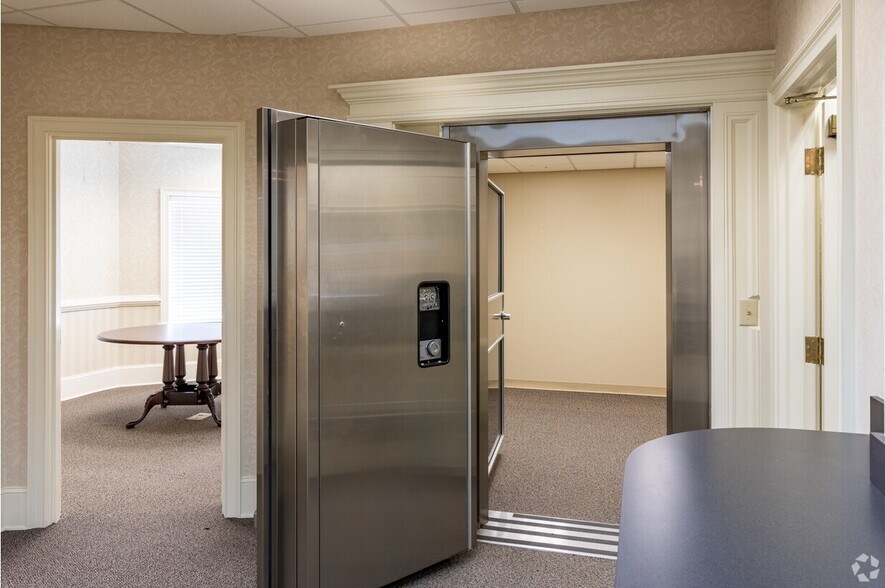 More Photos Of 3165 Maysville Rd, Commerce Bank For Sale