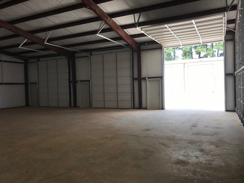 More Photos Of 4097 US Highway 271, Tyler Warehouse For Lease