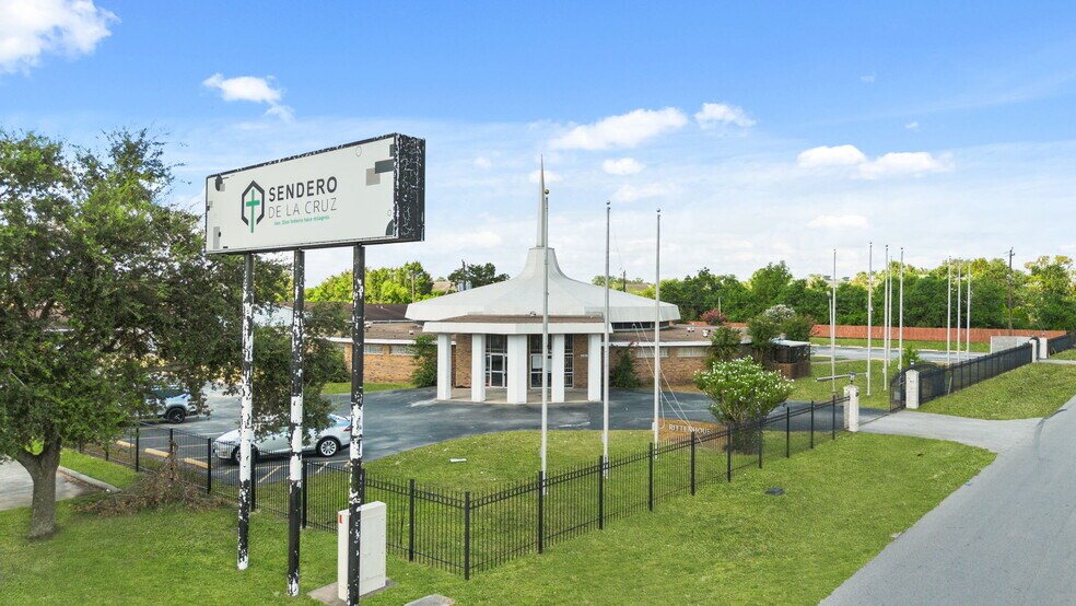 More Photos Of 513 W Rittenhouse Rd, Houston Religious Facility For Lease