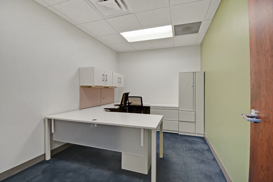 More Photos Of 9512 Sunbeam Center Dr, Jacksonville Office For Lease