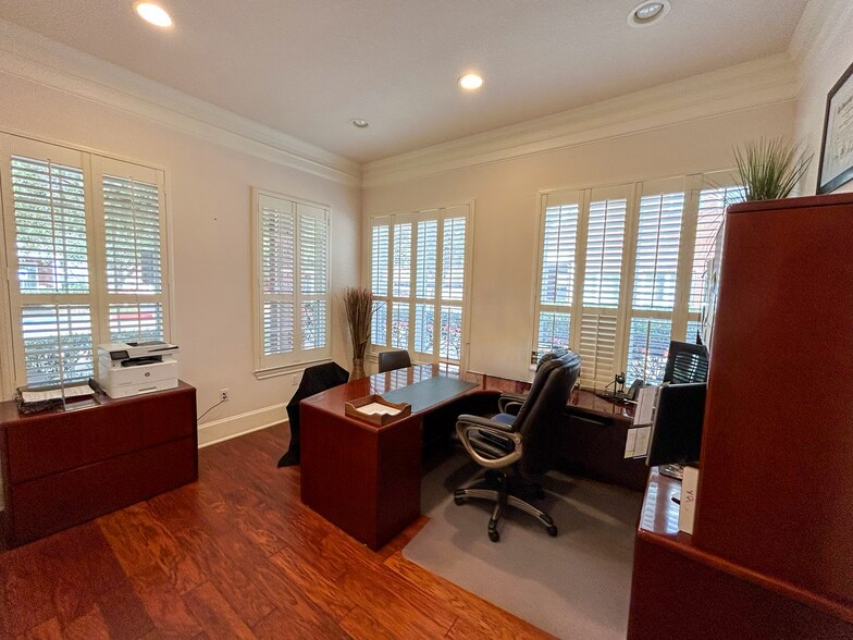 More Photos Of 7 Grogans Park Dr, Spring Loft Creative Space For Sale