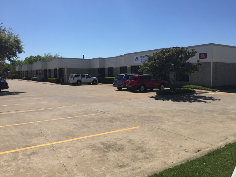 More Photos Of 11150 Morrison, Dallas Showroom For Sale