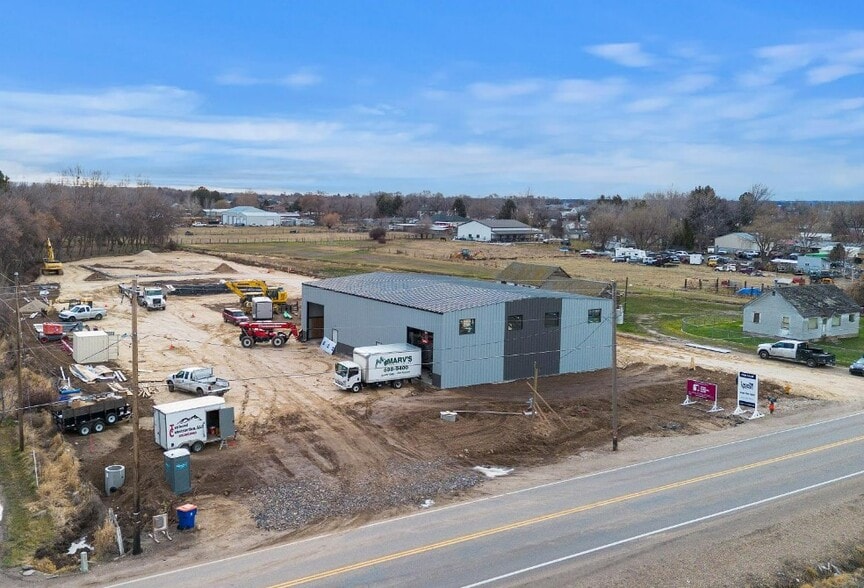 More Photos Of 74 N Happy Valley Rd, Nampa Warehouse For Lease
