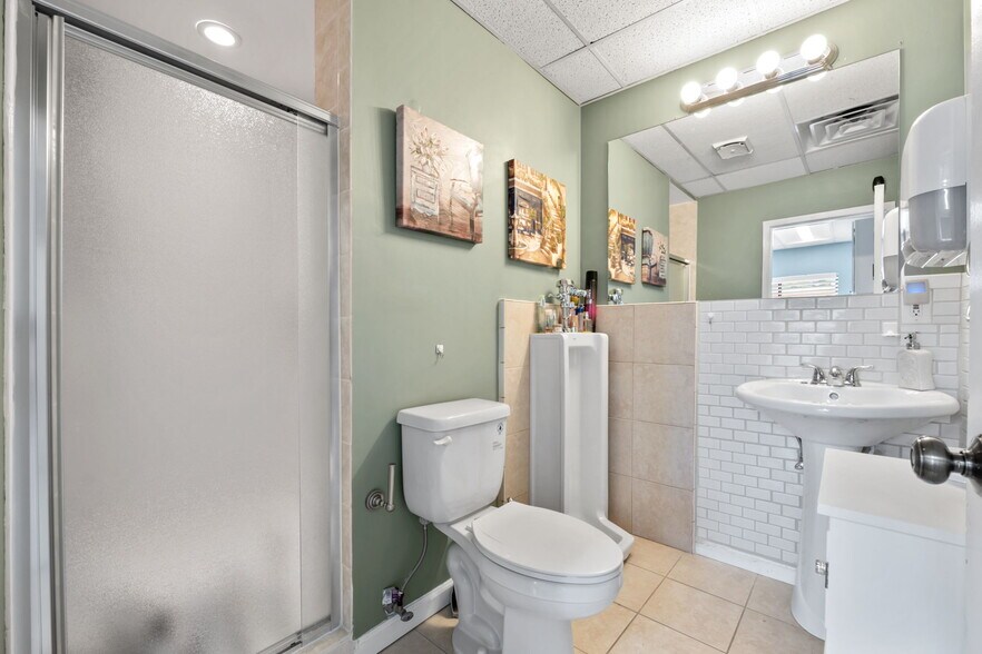 More Photos Of 101 Chestnut St, Gaithersburg Office For Sale