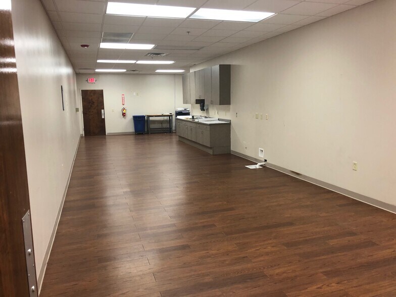 More Photos Of 188 Brooke Rd, Winchester Warehouse For Lease