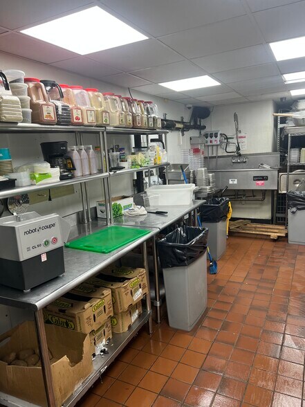 More Photos Of 349 Bedford Ave, Brooklyn Storefront For Lease