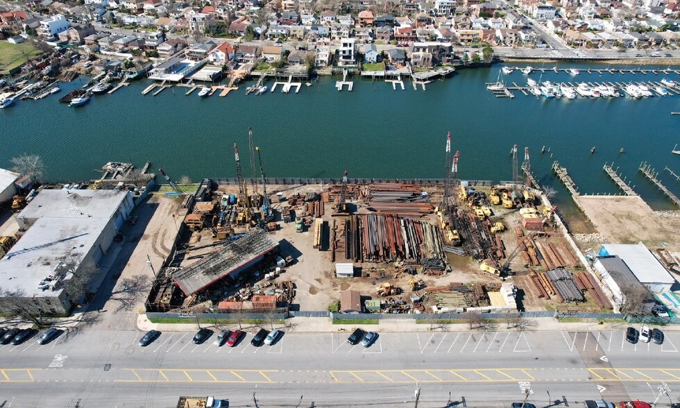 More Photos Of 2300 E 69th St, Brooklyn Warehouse For Lease