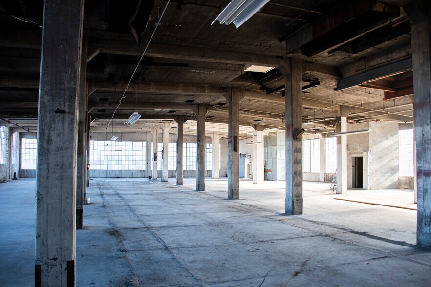More Photos Of 417 Bridge St, Danville Office For Sale
