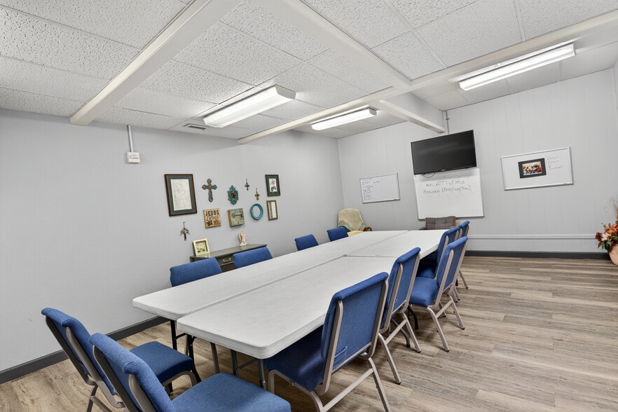 More Photos Of 147 E Hurst Blvd, Hurst Religious Facility For Sale