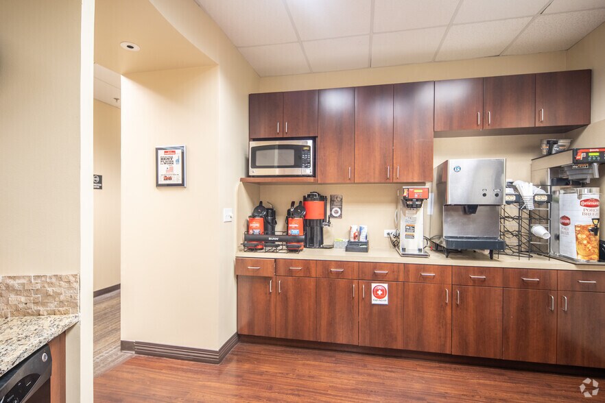 More Photos Of 2701 W Plano Pky, Plano Flex For Lease