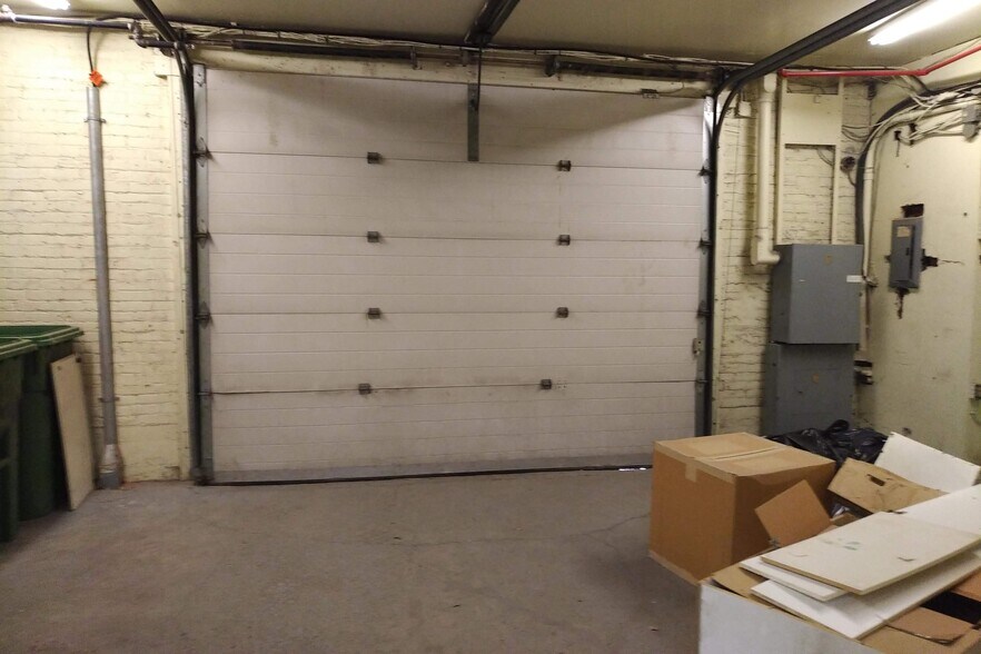 More Photos Of 1808 Rue William, Montréal Service For Lease