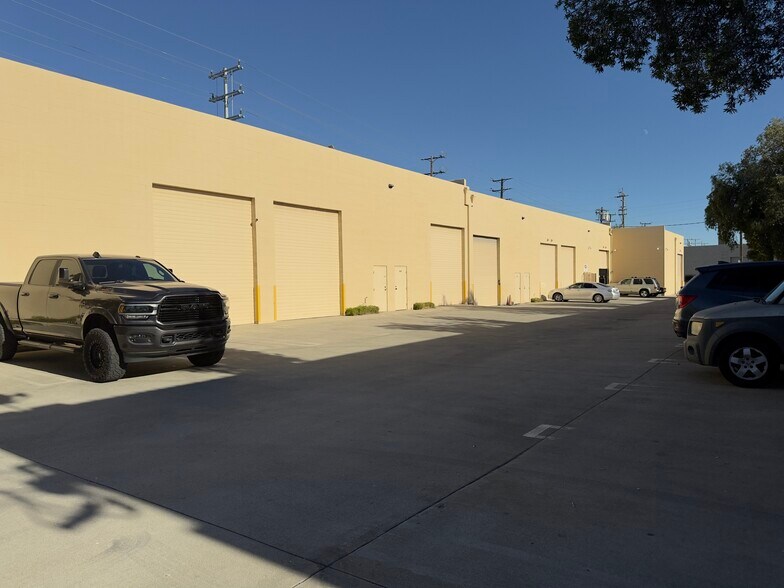More Photos Of 9245 Glenoaks Blvd, Sun Valley Warehouse For Lease
